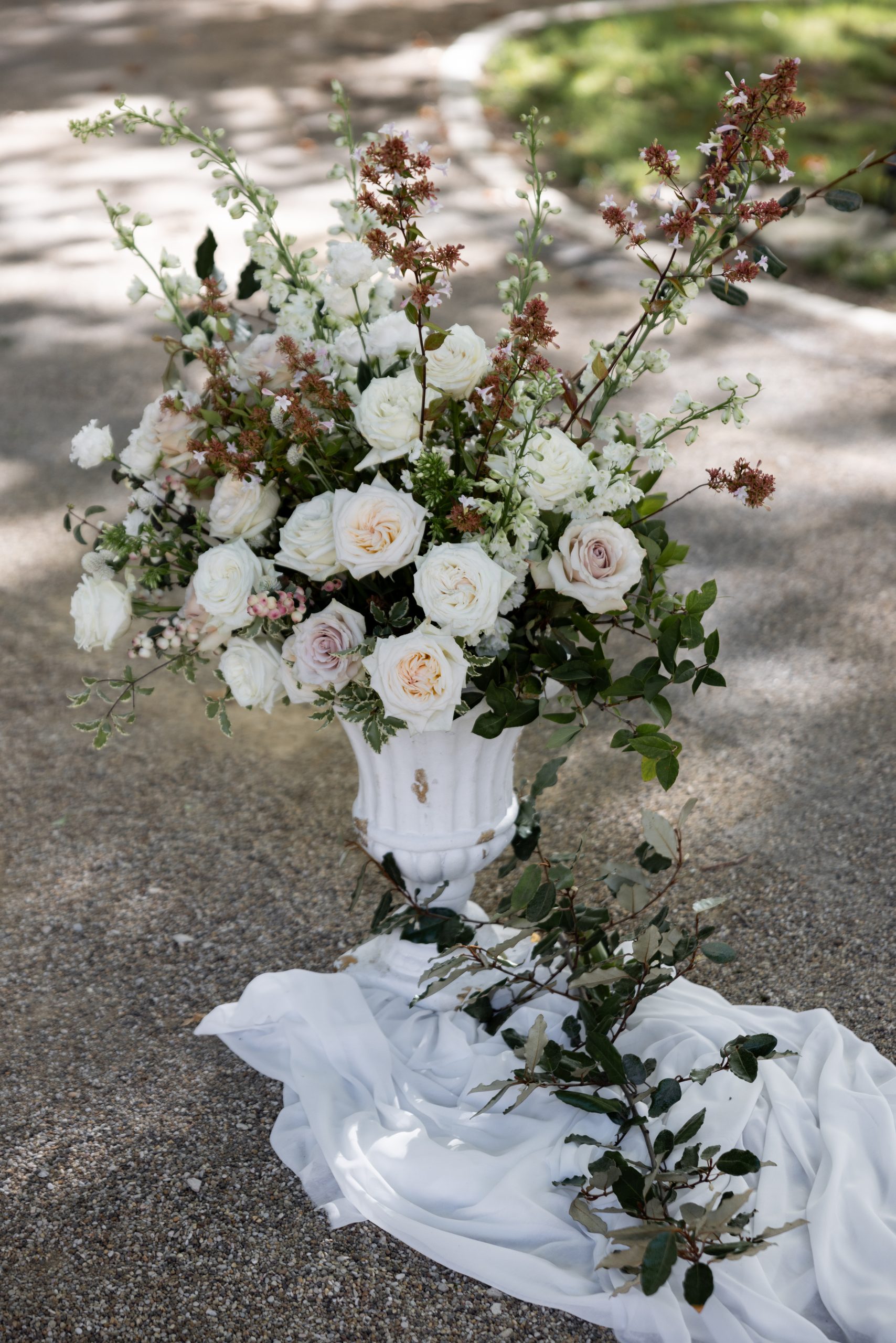 Menthe Sauvage Fleuriste Mariage Lyon Bourgogne Abbaye De Maiziere Luxury Wedding Burgundy (39)