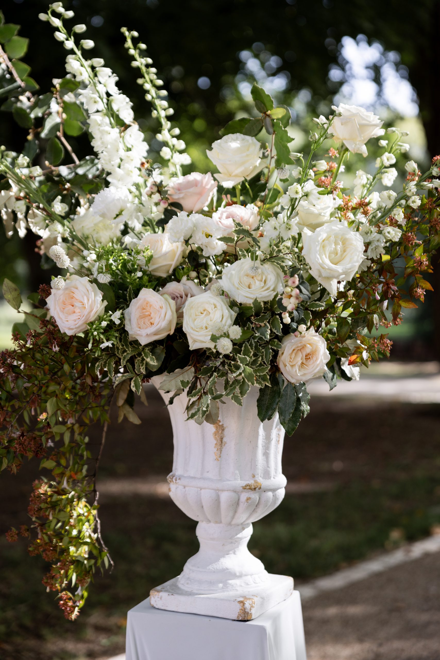 Menthe Sauvage Fleuriste Mariage Lyon Bourgogne Abbaye De Maiziere Luxury Wedding Burgundy (42)