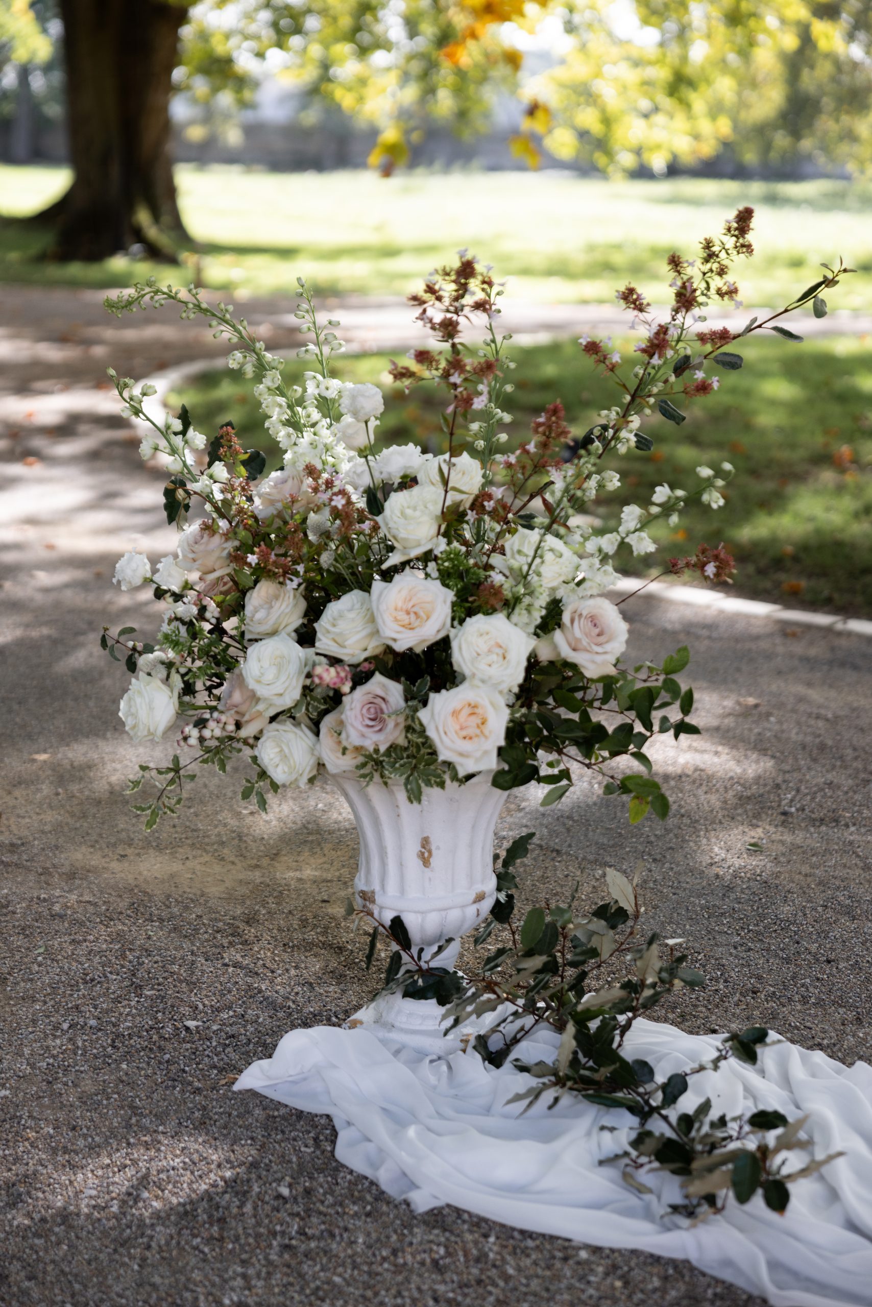 Menthe Sauvage Fleuriste Mariage Lyon Bourgogne Abbaye De Maiziere Luxury Wedding Burgundy (44)