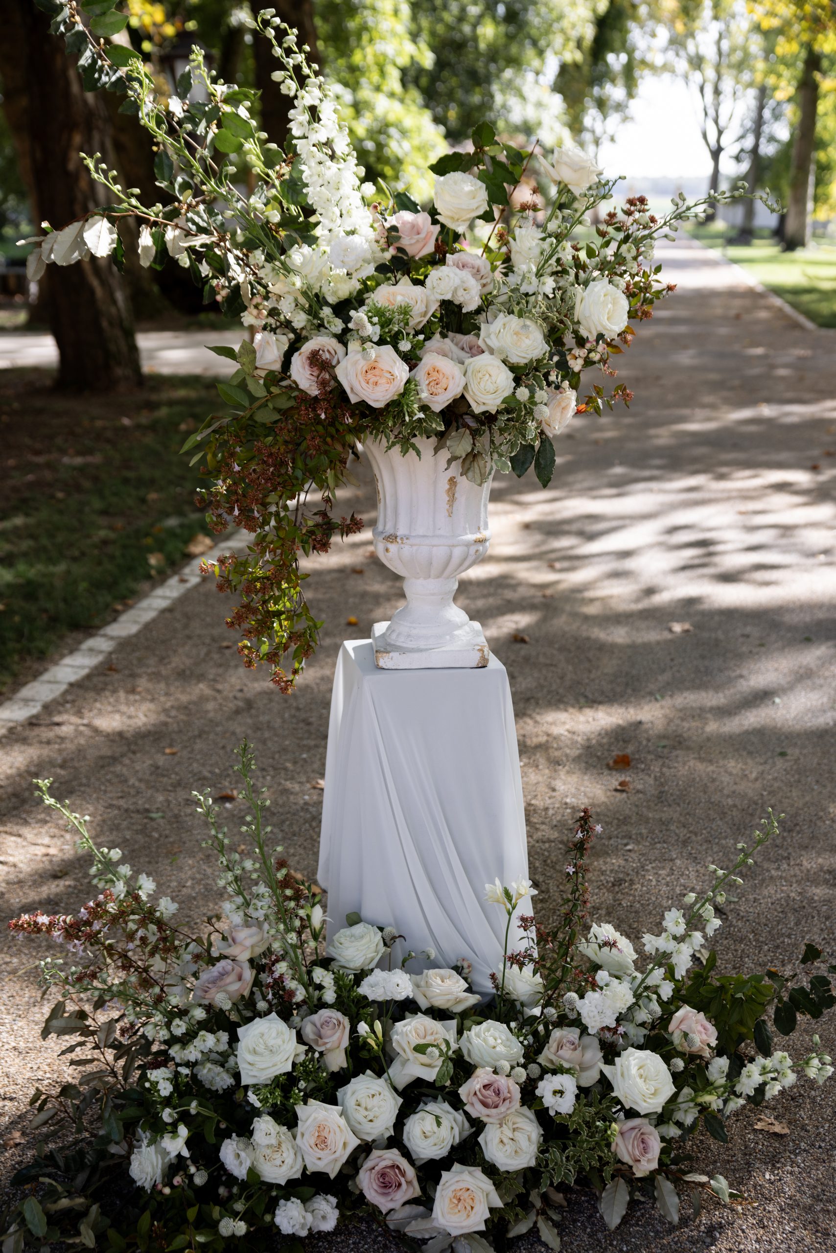 Menthe Sauvage Fleuriste Mariage Lyon Bourgogne Abbaye De Maiziere Luxury Wedding Burgundy (45)