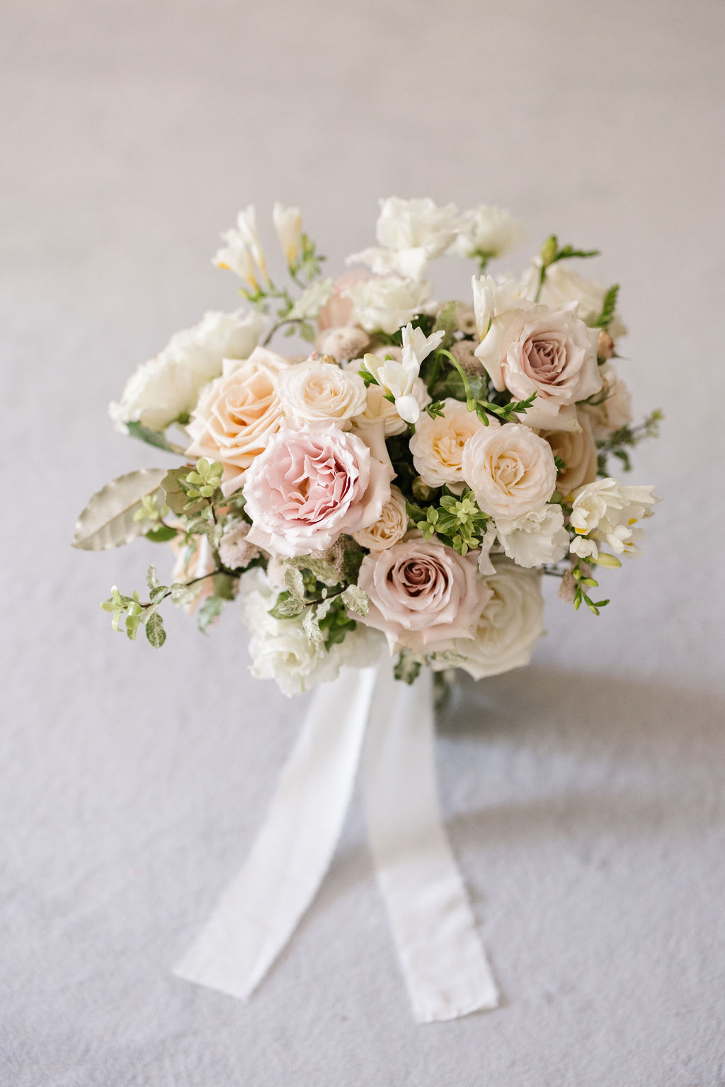 menthe-sauvage-fleuriste-mariage-provence-bourgogne-chateau-des-barrenques-pastel-wedding-luxury