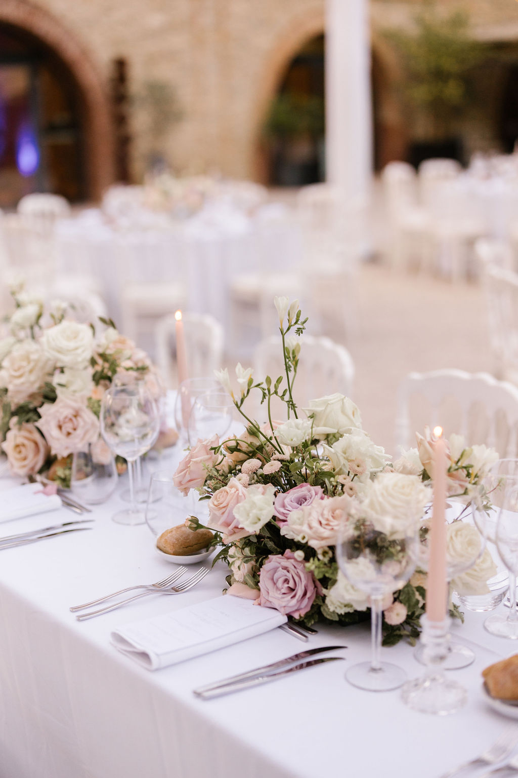 menthe-sauvage-fleuriste-mariage-provence-bourgogne- chateau-des-barrenques-pastel-wedding-luxury(38)
